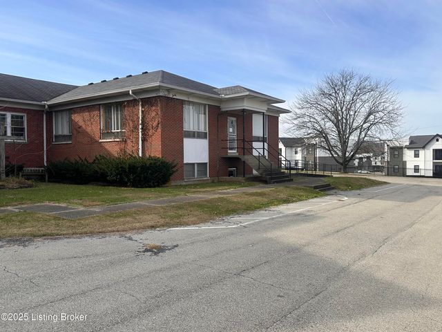 9801 Cooper Church Dr, Louisville, KY 40229