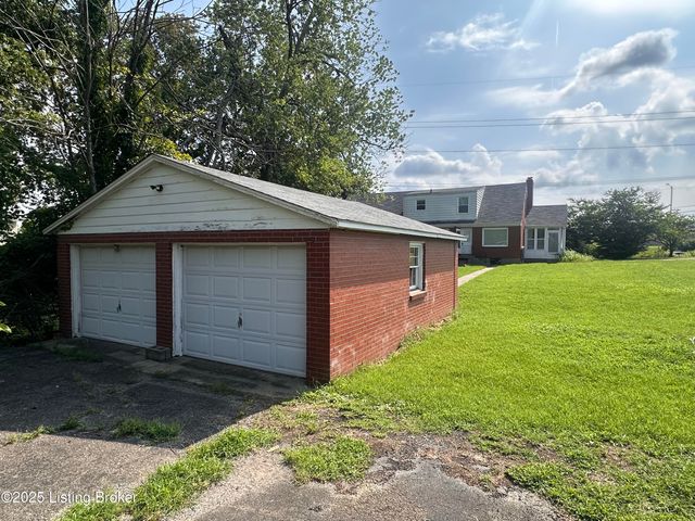 9801 Cooper Church Dr, Louisville, KY 40229