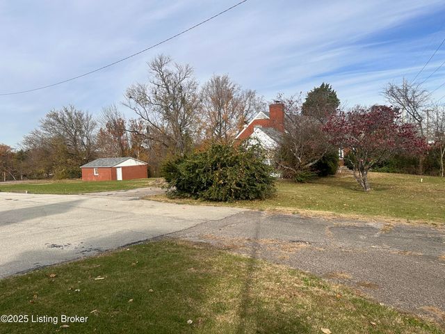 9801 Cooper Church Dr, Louisville, KY 40229