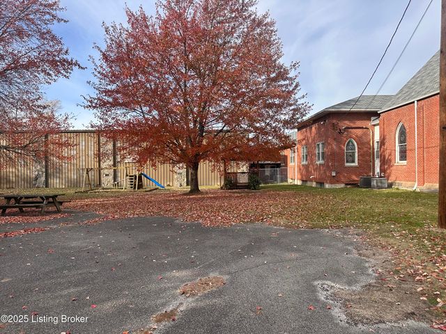 9801 Cooper Church Dr, Louisville, KY 40229
