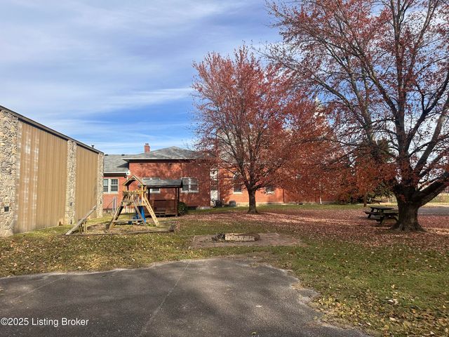 9801 Cooper Church Dr, Louisville, KY 40229