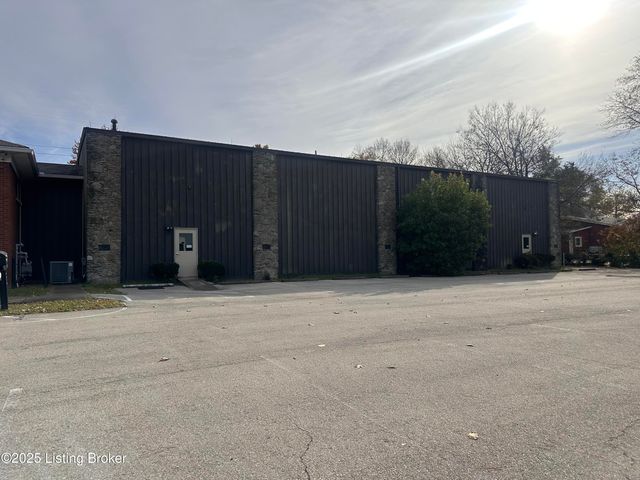9801 Cooper Church Dr, Louisville, KY 40229