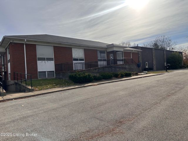 9801 Cooper Church Dr, Louisville, KY 40229