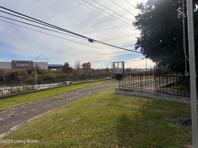 9801 Cooper Church Dr, Louisville, KY 40229