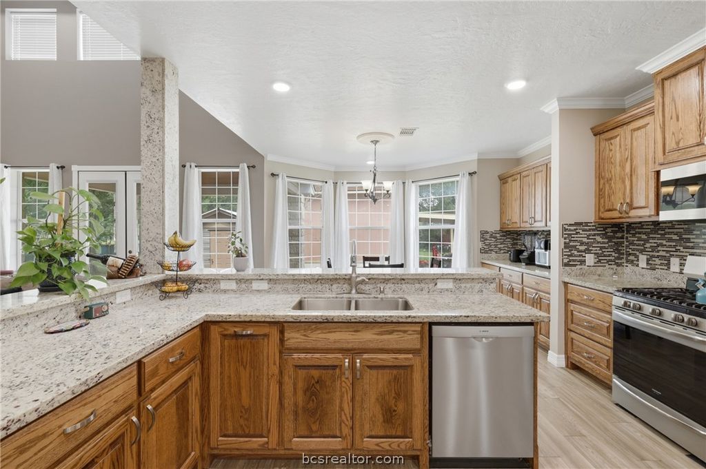 3860 Grapevine Drive, Bryan, TX 77807 — photo 4
