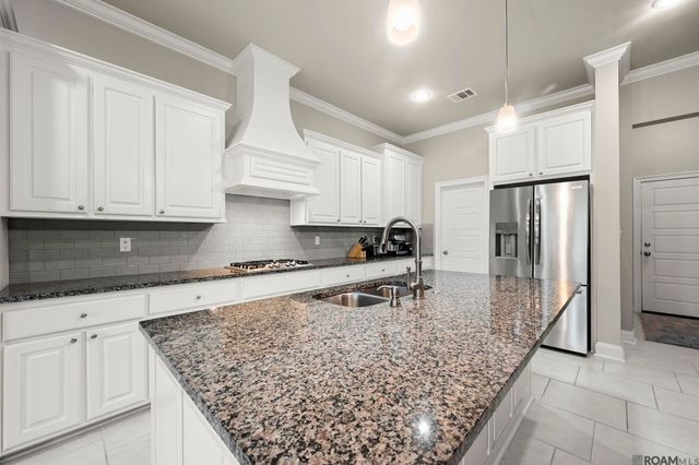 3802 Kingsbarns Dr, Zachary, LA 70791