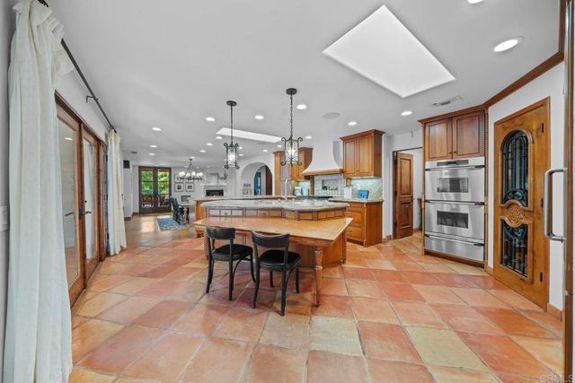 647 Crest Drive, El Cajon, CA 92019