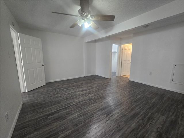 7518 Hummingbird Lane, Texas City, TX 77591