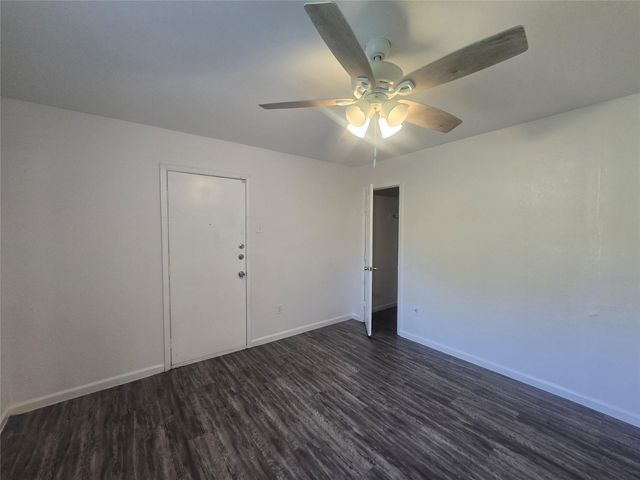 7518 Hummingbird Lane, Texas City, TX 77591
