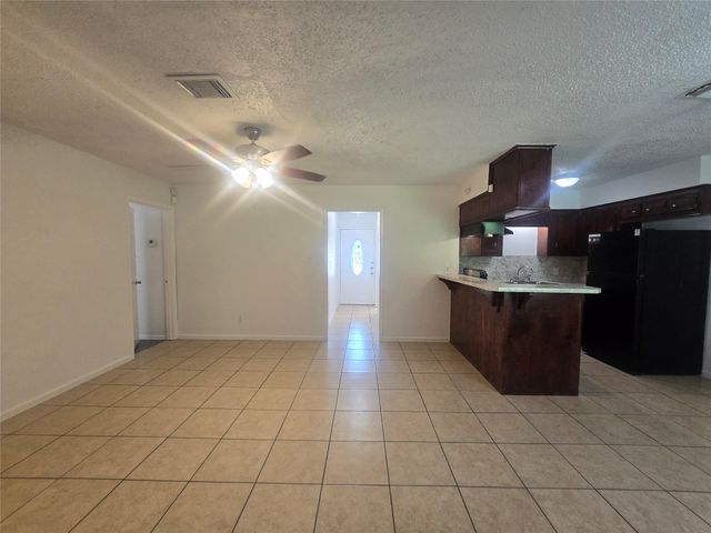 7518 Hummingbird Lane, Texas City, TX 77591