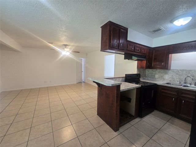 7518 Hummingbird Lane, Texas City, TX 77591