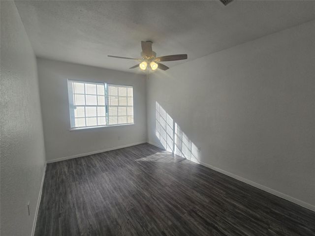 7518 Hummingbird Lane, Texas City, TX 77591