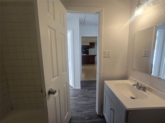 7518 Hummingbird Lane, Texas City, TX 77591
