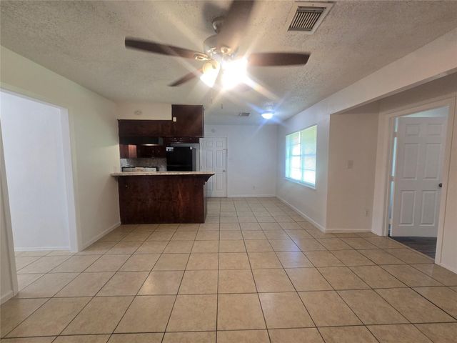 7518 Hummingbird Lane, Texas City, TX 77591