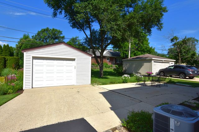1014 S Summit Avenue, Villa Park, IL 60181