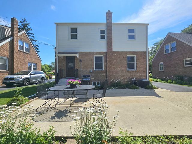 1014 S Summit Avenue, Villa Park, IL 60181