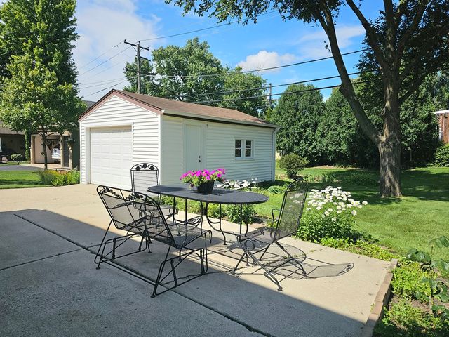 1014 S Summit Avenue, Villa Park, IL 60181