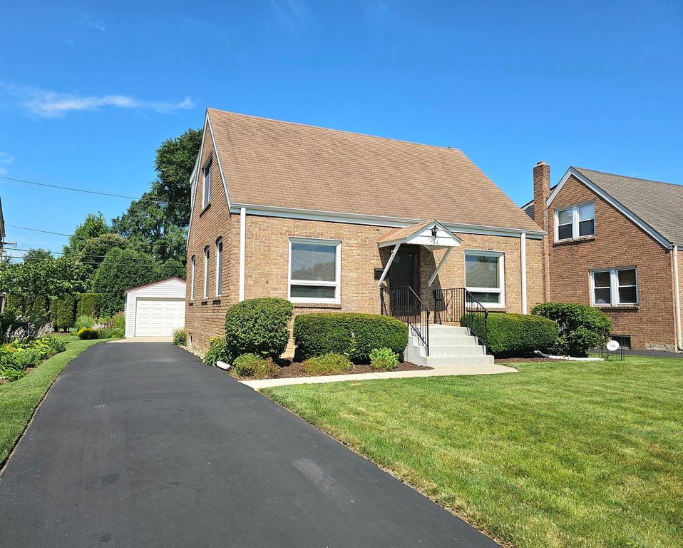 1014 S Summit Avenue, Villa Park, IL 60181