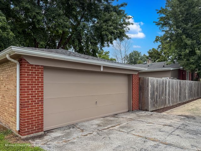 7101 W 114th Place, Worth, IL 60482