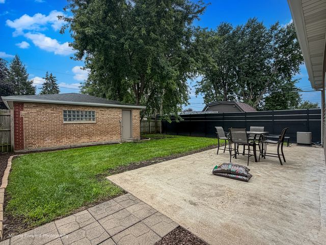 7101 W 114th Place, Worth, IL 60482