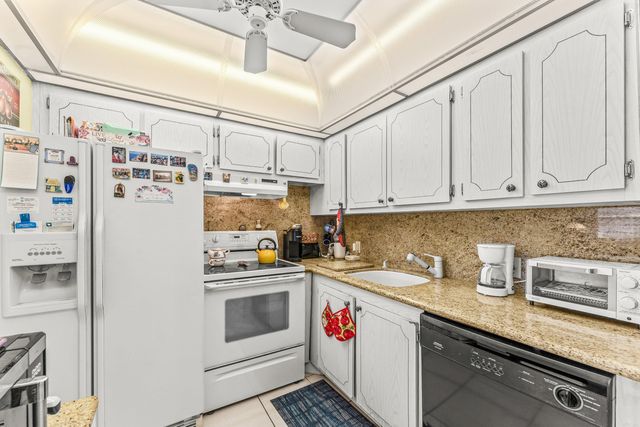 629 Fanshaw O, Boca Raton, FL 33434