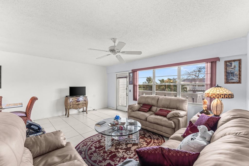 629 Fanshaw O, Boca Raton, FL 33434