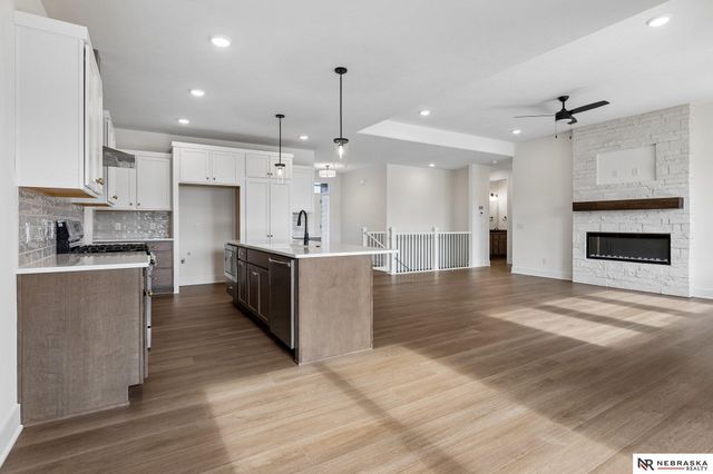 12416 S 89th Street, Papillion, NE 68046