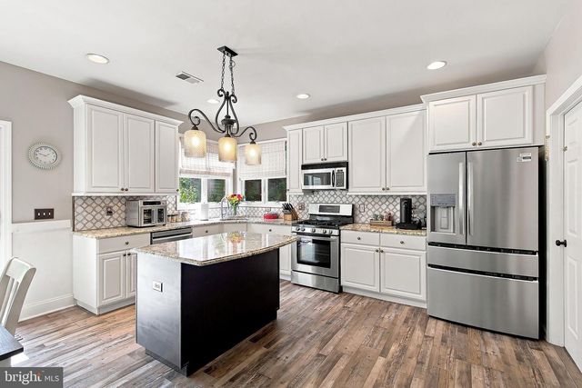240 KRISTINE AVE, Manahawkin, NJ 08050