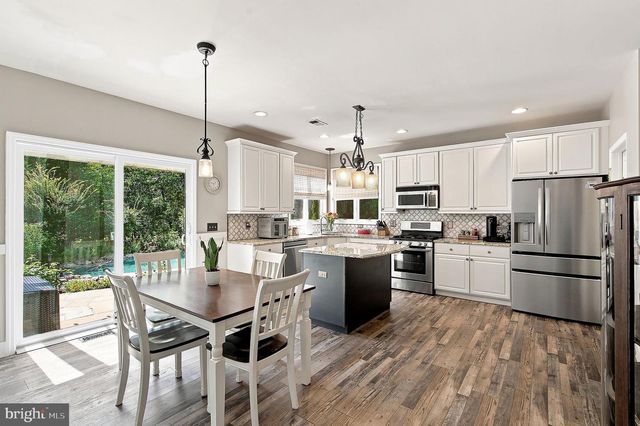 240 KRISTINE AVE, Manahawkin, NJ 08050