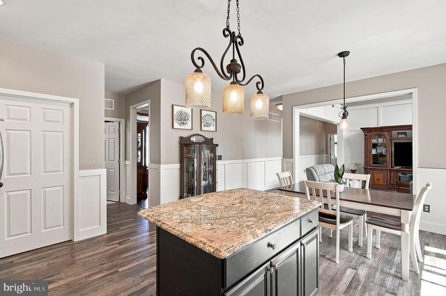 240 KRISTINE AVE, Manahawkin, NJ 08050