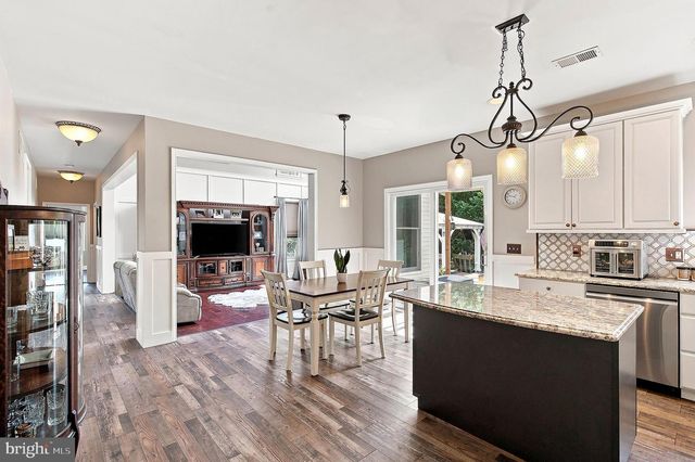 240 KRISTINE AVE, Manahawkin, NJ 08050