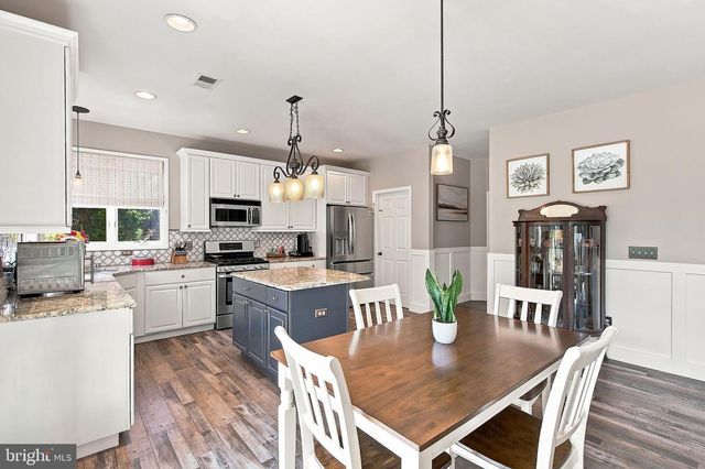 240 KRISTINE AVE, Manahawkin, NJ 08050