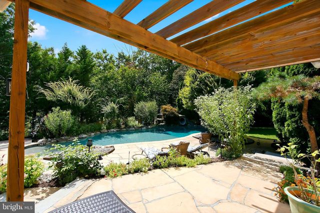 240 KRISTINE AVE, Manahawkin, NJ 08050