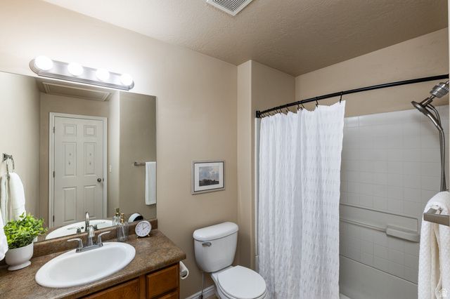 1147 N ABBOTSFORD DR, North Salt Lake, UT 84054
