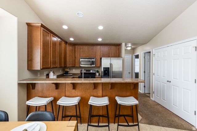 1147 N ABBOTSFORD DR, North Salt Lake, UT 84054