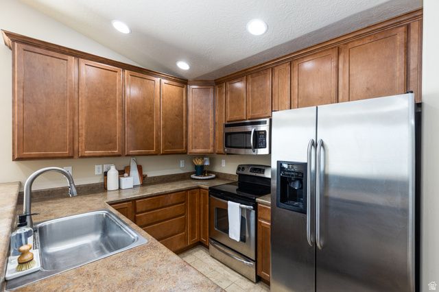 1147 N ABBOTSFORD DR, North Salt Lake, UT 84054