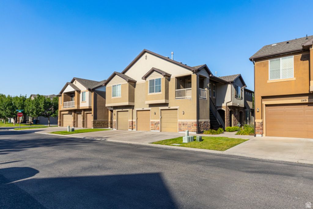 1147 N ABBOTSFORD DR, North Salt Lake, UT 84054
