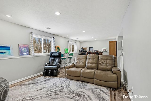 2129 Drew Street, Belmont, MI 49306