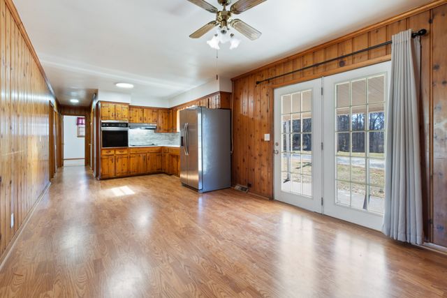 1156 Chestnut Dr, Burns, TN 37029