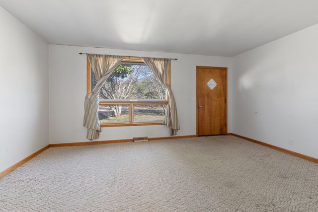 1156 Chestnut Dr, Burns, TN 37029