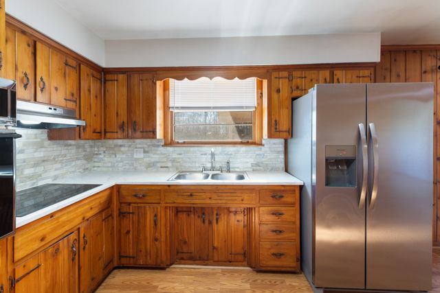 1156 Chestnut Dr, Burns, TN 37029