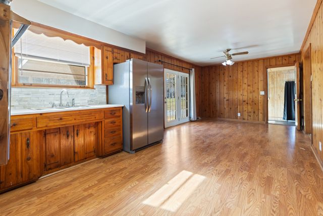 1156 Chestnut Dr, Burns, TN 37029