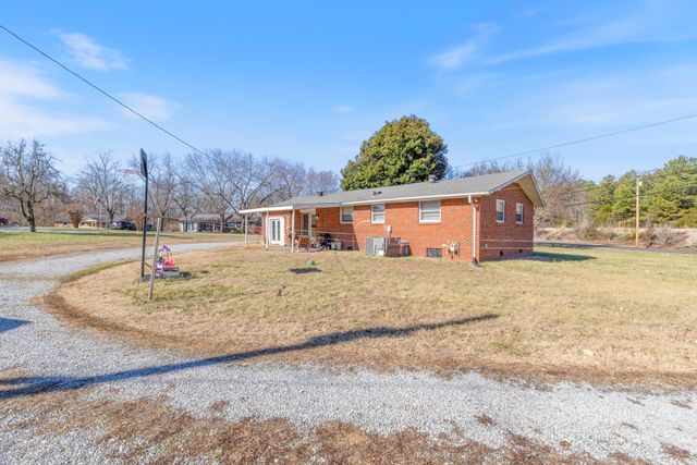 1156 Chestnut Dr, Burns, TN 37029