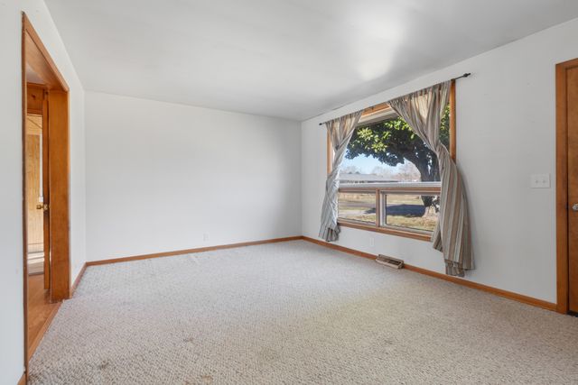 1156 Chestnut Dr, Burns, TN 37029