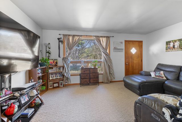 1156 Chestnut Dr, Burns, TN 37029