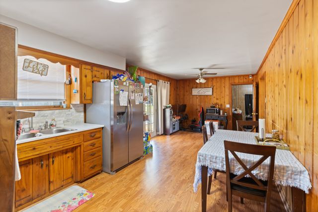 1156 Chestnut Dr, Burns, TN 37029