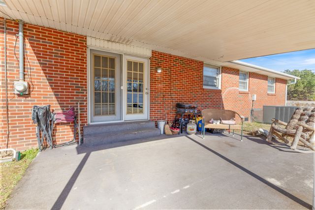 1156 Chestnut Dr, Burns, TN 37029