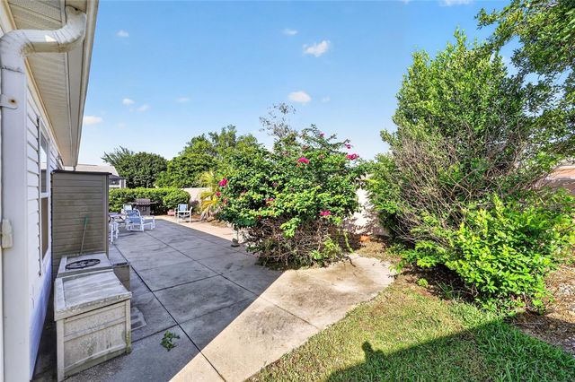1613 SAN DIEGO STREET, Lady Lake, FL 32159