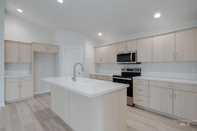 3452 E Crimson King Dr, Nampa, ID 83686