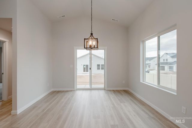 3452 E Crimson King Dr, Nampa, ID 83686